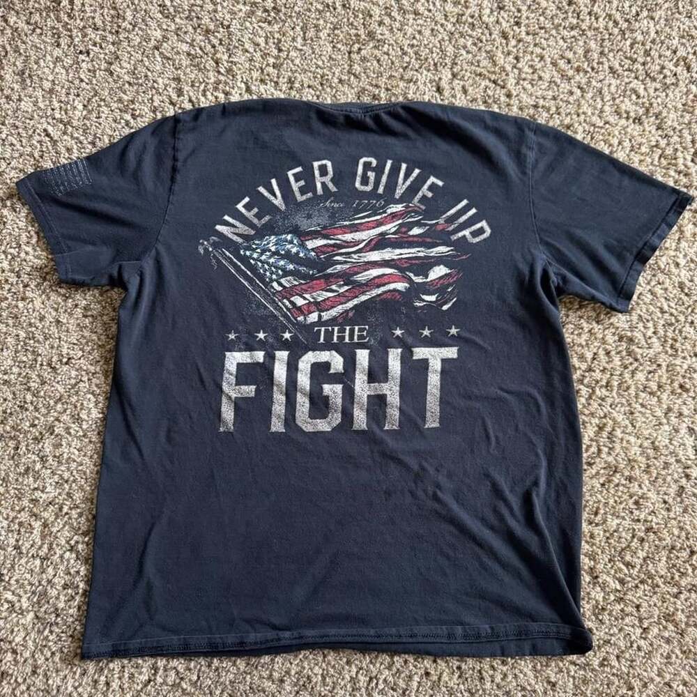 Buck Wear Never Give Up The Fight Graphic T-Shirt LG Black
